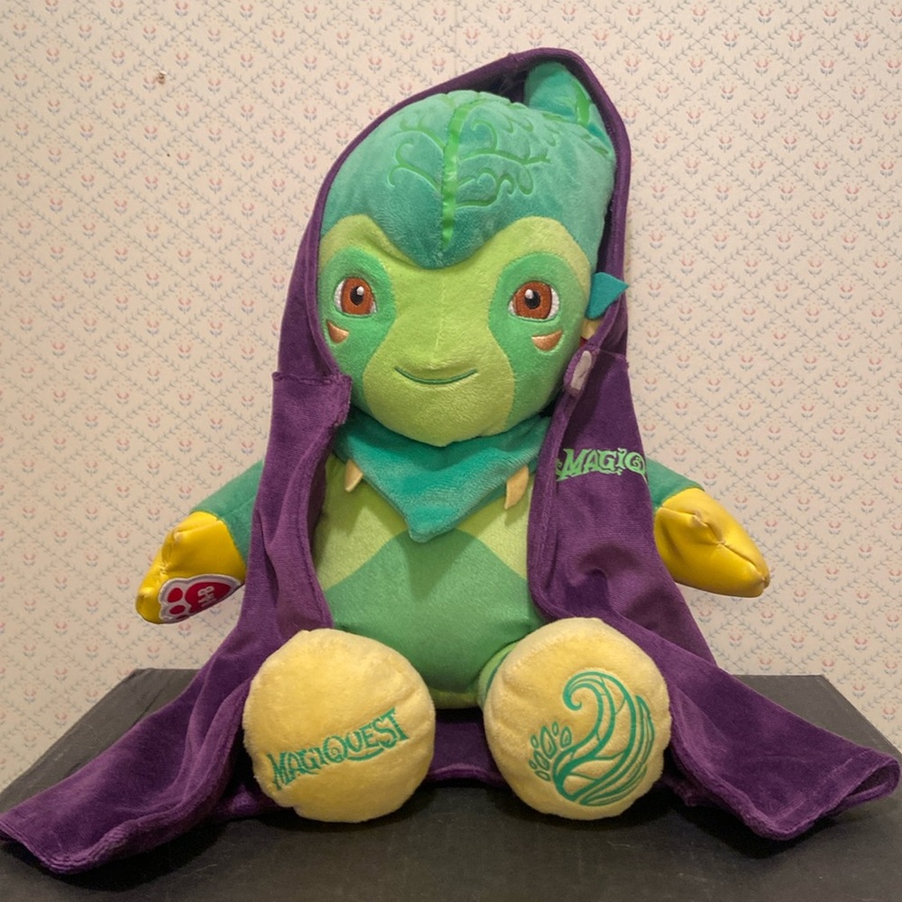NWT Build a Bear MagiQuest Foil Great Wolf Lodge Glows in Dark Purple Cape 17”